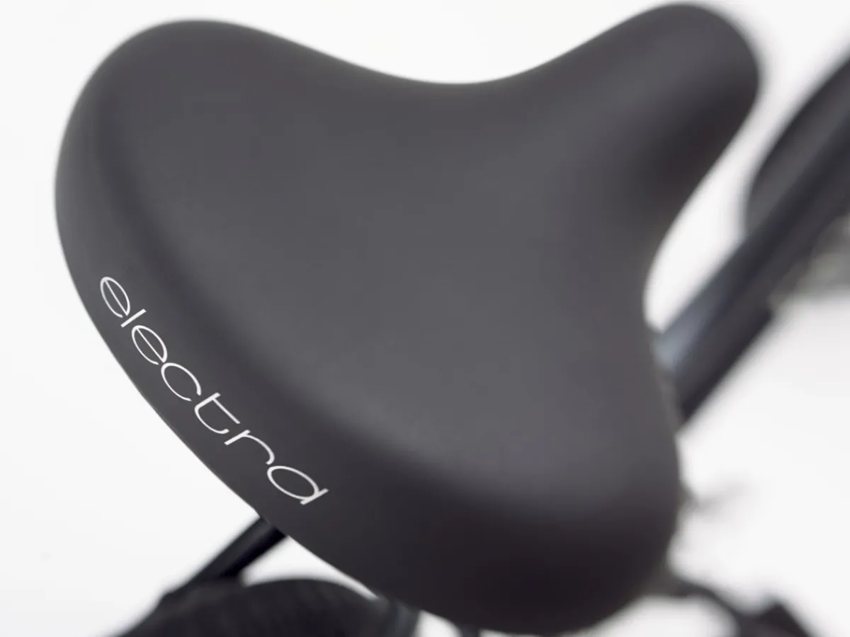 Hot Trek Bikes Townie Path Go! 10D EQ Step-Over