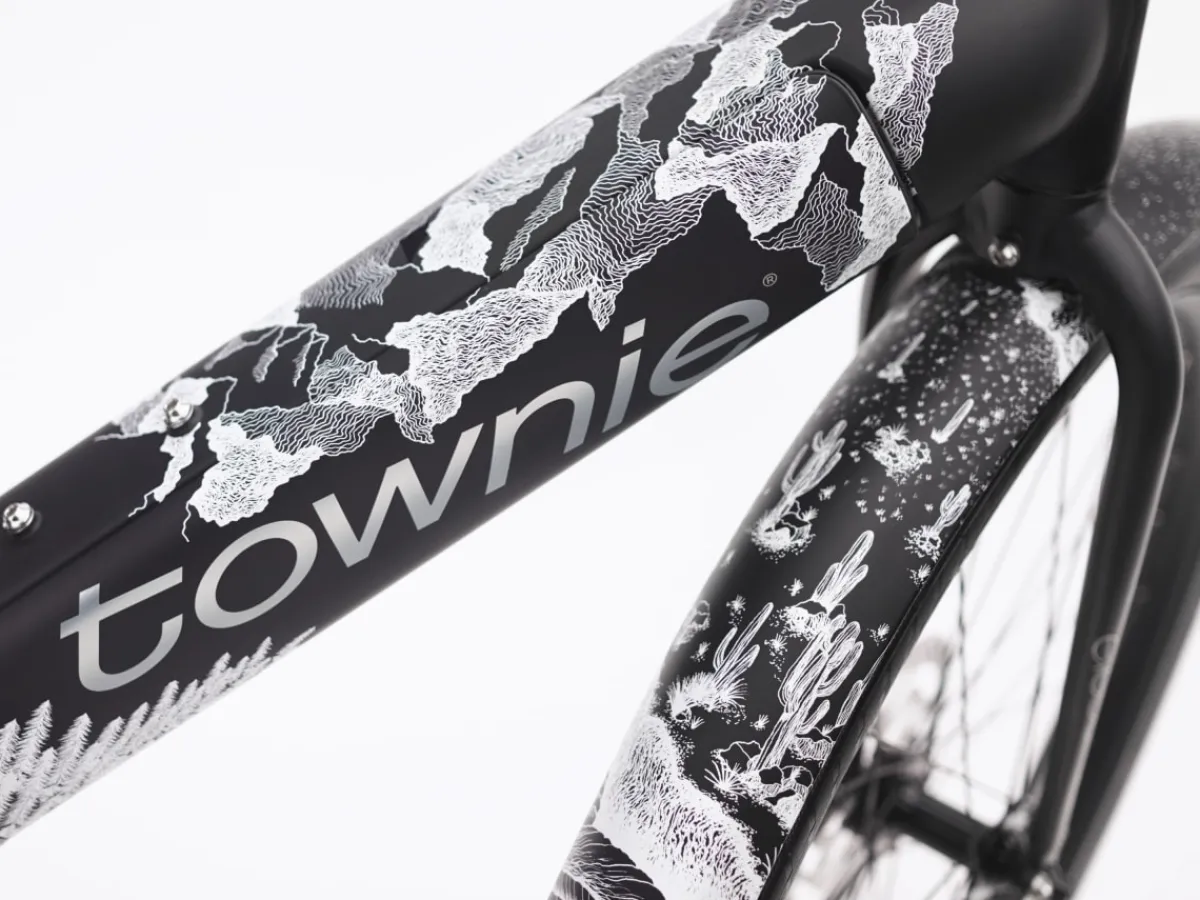 Hot Trek Bikes Townie Path Go! 10D EQ Step-Over