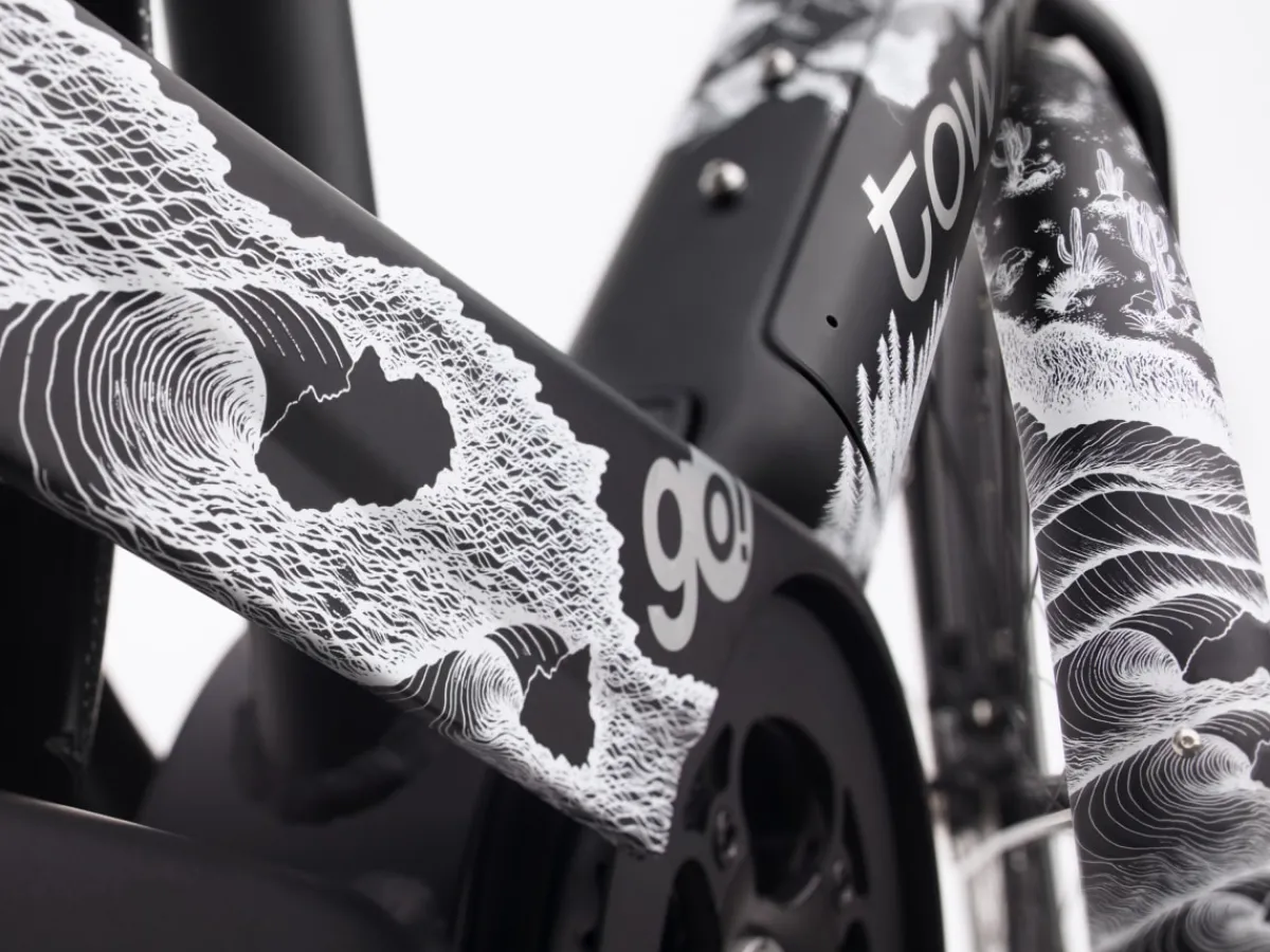 Hot Trek Bikes Townie Path Go! 10D EQ Step-Over