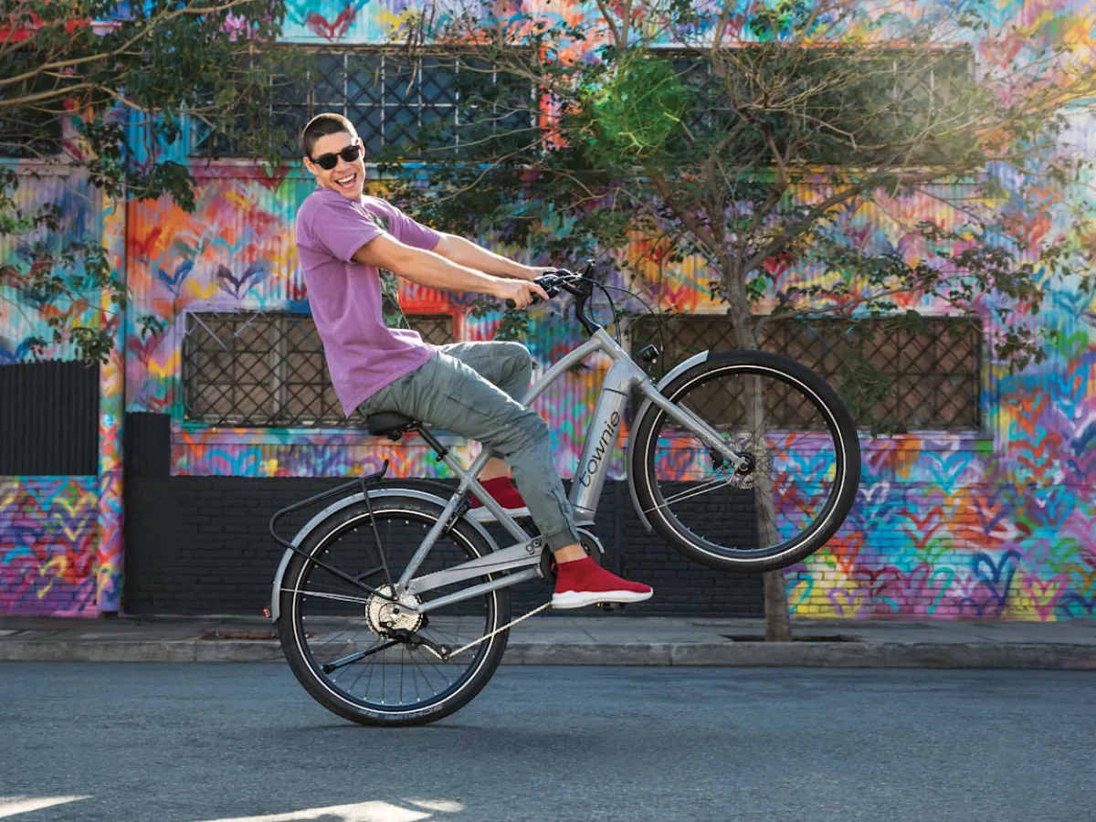 Hot Trek Bikes Townie Path Go! 10D EQ Step-Over